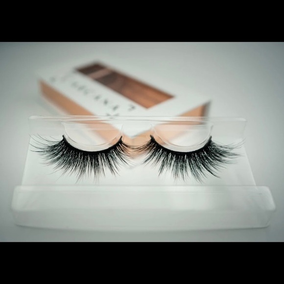 *NEW L’Arcana Premium Bundle (2 lashes + Lash Kit) - Picture 2 of 5